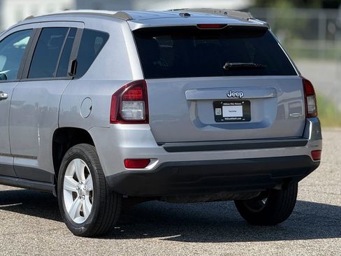 Used 2016 Jeep Compass Latitude FWD image 16