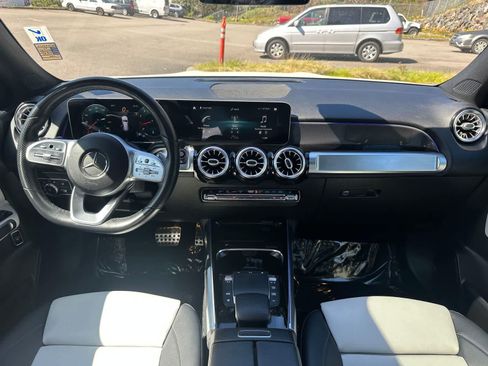 Used 2021 Mercedes-Benz GLB 250 4MATIC image 9