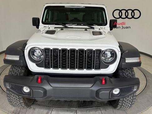 Used 2025 Jeep Wrangler Unlimited Rubicon image 2