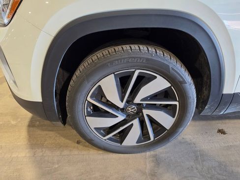 Used 2025 Volkswagen Atlas SE FWD image 3
