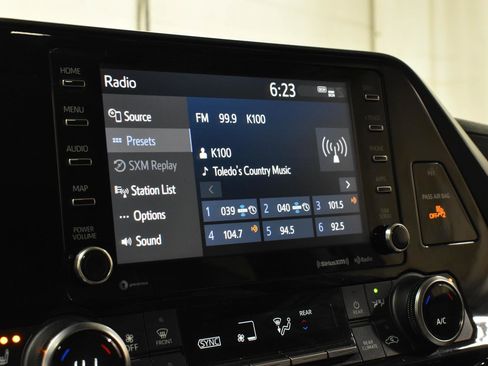 Used 2022 Toyota Highlander XLE image 18