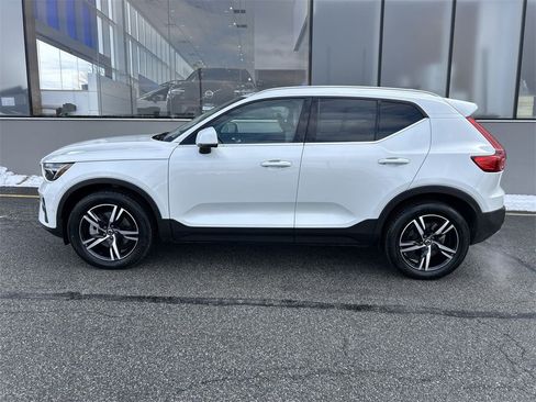 Certified 2023 Volvo XC40 B5 Plus w/ Driver Assist Package image 5