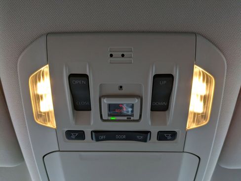 Used 2021 Toyota Highlander Limited image 14