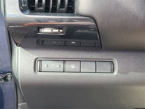 Used 2024 Nissan Pathfinder SV image 25