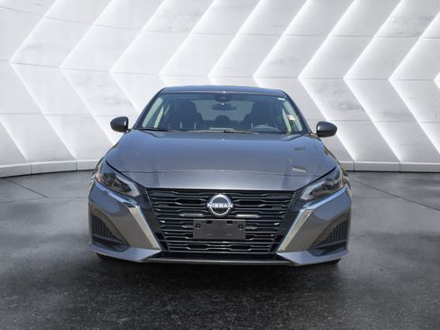 Used 2025 Nissan Altima 2.5 SV FWD image 7