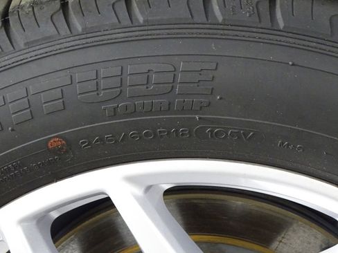 Used 2024 Ford Edge SEL image 41