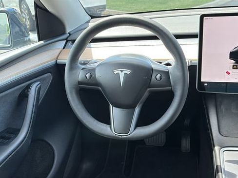 Used 2024 Tesla Model Y Long Range AWD/4WD image 20