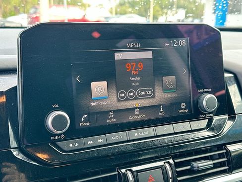 Used 2025 Nissan Pathfinder SV image 15