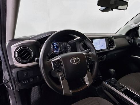 Used 2021 Toyota Tacoma SR5 w/ SR5 Appearance Package (SM) RWD image 9