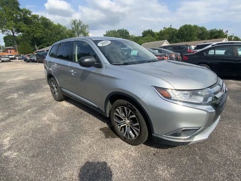 Used 2018 Mitsubishi Outlander ES FWD image 2