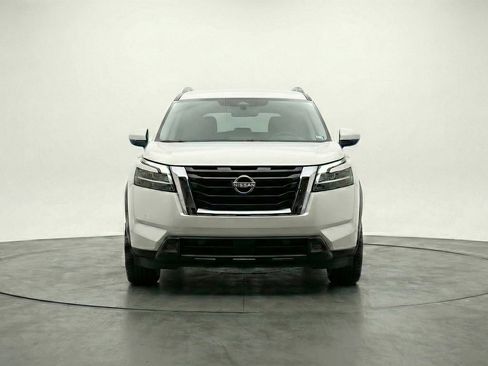 Used 2025 Nissan Pathfinder SV AWD/4WD image 2