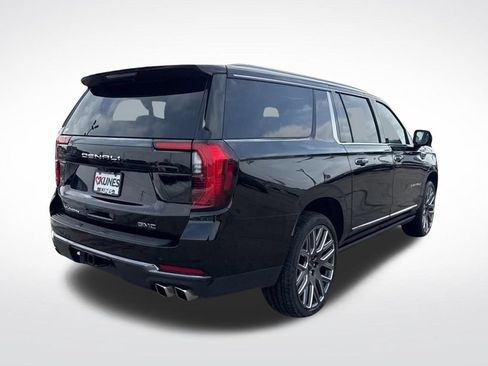 Used 2025 GMC Yukon XL Denali Ultimate w/ LPO, Floor Liner Package AWD/4WD image 15