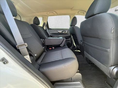 Used 2018 Nissan Rogue S FWD image 23