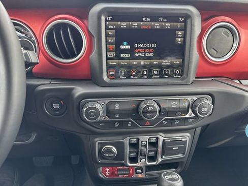 Used 2018 Jeep Wrangler Unlimited Rubicon AWD/4WD image 25