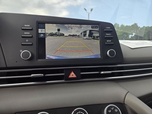 Used 2025 Hyundai Elantra SE FWD image 15