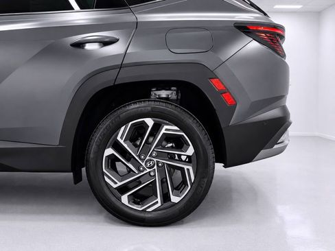 Used 2025 Hyundai Tucson Limited AWD/4WD image 10