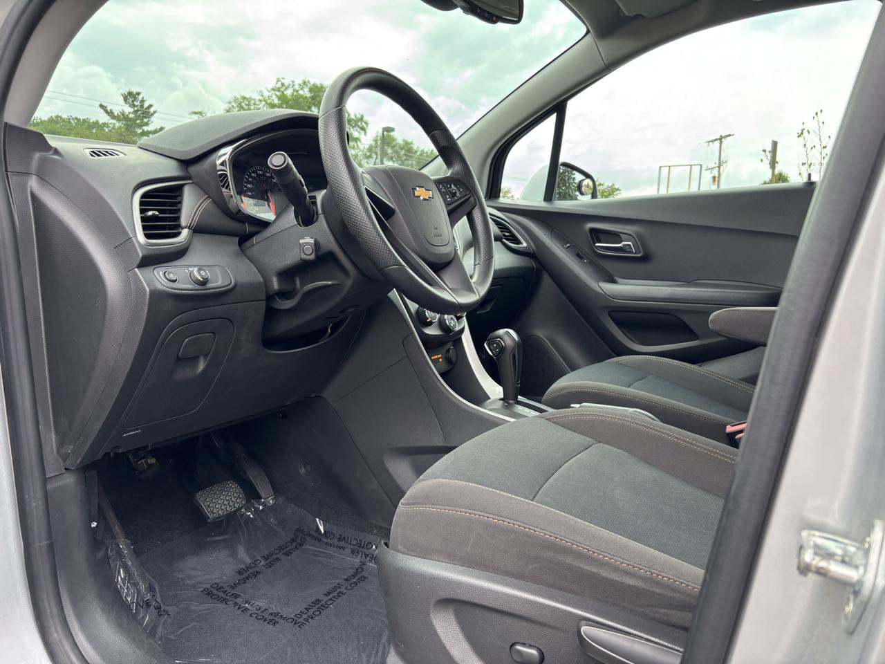 Used 2018 Chevrolet Trax LS AWD/4WD image 16