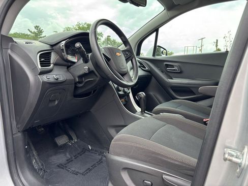 Used 2018 Chevrolet Trax LS AWD/4WD image 16