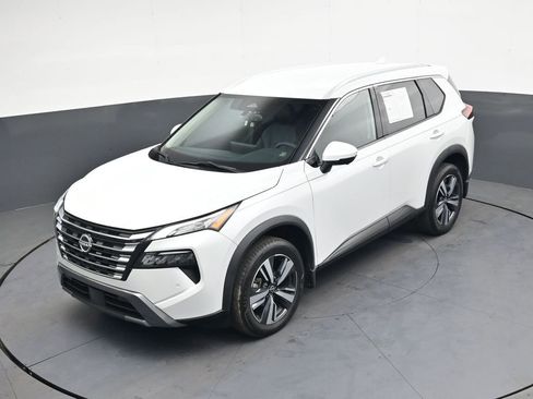 Used 2024 Nissan Rogue SL FWD image 40