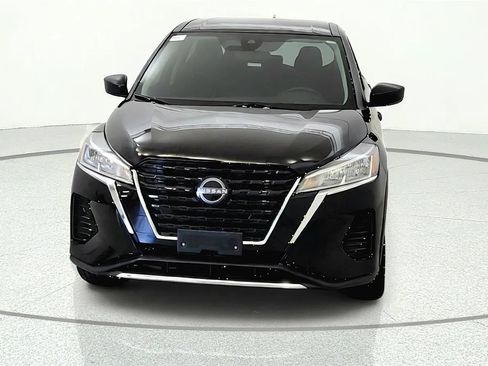 Used 2025 Nissan Kicks Play S FWD image 2