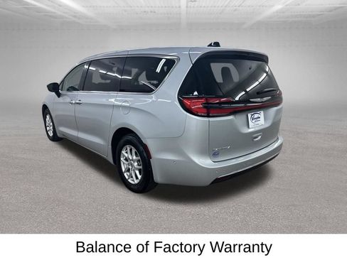 Used 2024 Chrysler Pacifica Touring-L FWD image 10