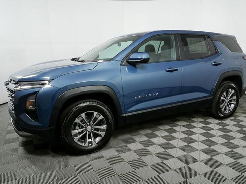 New 2026 Chevrolet Equinox LT image 2