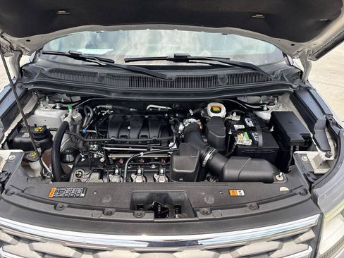 Used 2018 Ford Explorer XLT FWD image 10