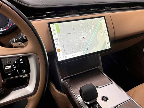 Used 2025 Land Rover Range Rover SE image 19