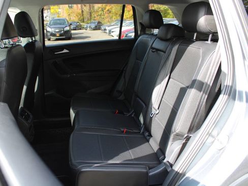 Used 2020 Volkswagen Tiguan SE image 25