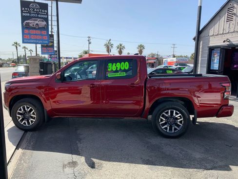 Used 2024 Nissan Frontier SL w/ Technology Package image 3