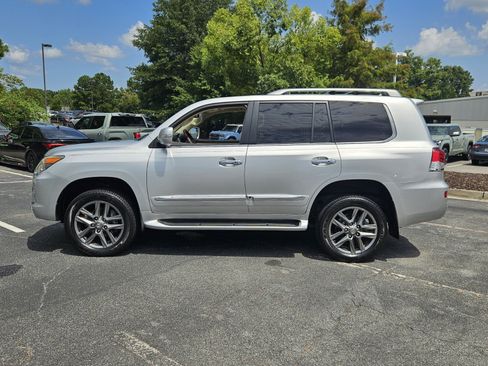 Used 2013 Lexus LX 570 4WD w/ Luxury Pkg image 8