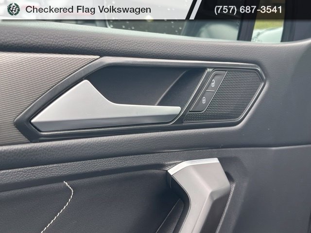 Used 2022 Volkswagen Tiguan SE w/ Panoramic Sunroof Package AWD/4WD image 15