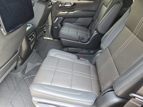 Used 2025 Chevrolet Tahoe High Country AWD/4WD image 31