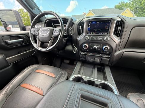 Used 2020 GMC Sierra 2500 AT4 w/ AT4 Premium Package AWD/4WD image 3