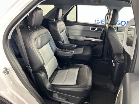 Used 2024 Ford Explorer XLT w/ Equipment Group 202A AWD/4WD image 30