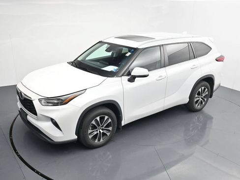 Used 2023 Toyota Highlander XLE AWD/4WD image 24