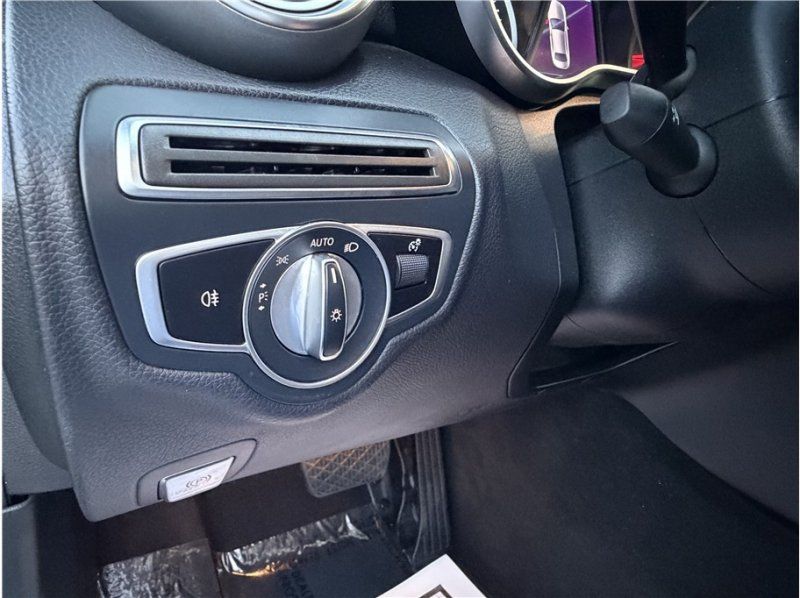 Used 2020 Mercedes-Benz C 300 Sedan image 33