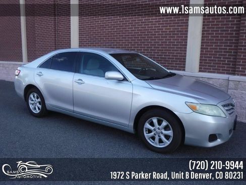 Used 2010 Toyota Camry LE image 2