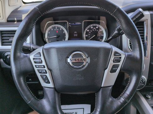 Used 2019 Nissan Titan PRO-4X w/ Pro-4x Convenience Package AWD/4WD image 16