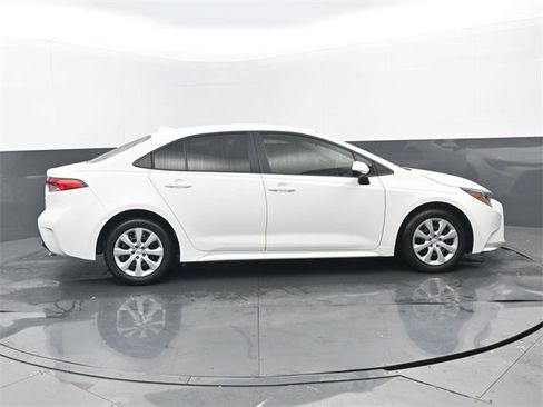 Used 2024 Toyota Corolla LE image 2