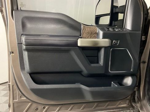 Used 2019 Ford F250 Lariat w/ Lariat Ultimate Package AWD/4WD image 12