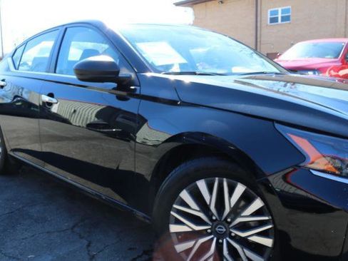 Used 2024 Nissan Altima 2.5 SV image 7