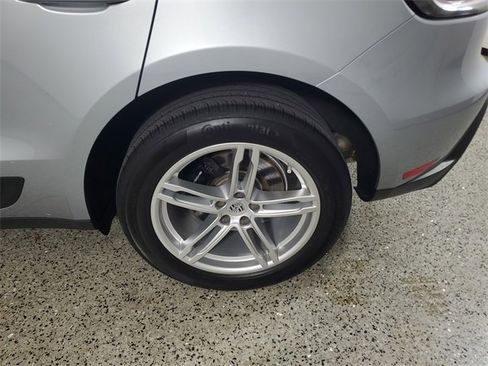 Used 2024 Porsche Macan image 8