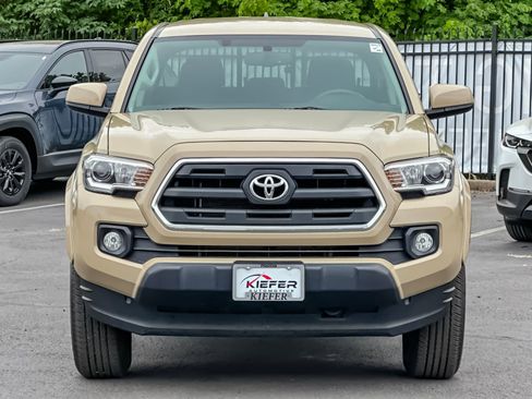 Used 2017 Toyota Tacoma SR5 w/ Tow Package AWD/4WD image 8