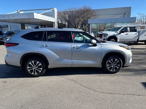 Used 2022 Toyota Highlander XLE image 7