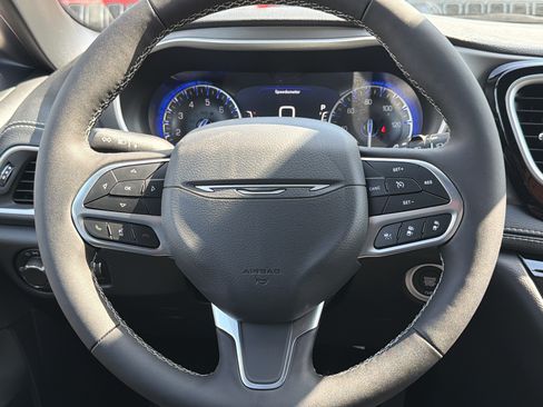 New 2027 Chrysler Pacifica Select w/ Family Tech Group AWD/4WD image 21