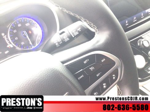 Used 2024 Chrysler Pacifica Touring-L FWD image 13