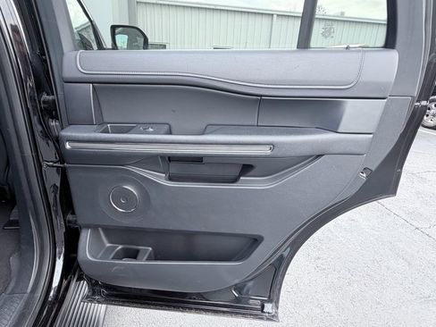Used 2024 Ford Expedition XLT image 30