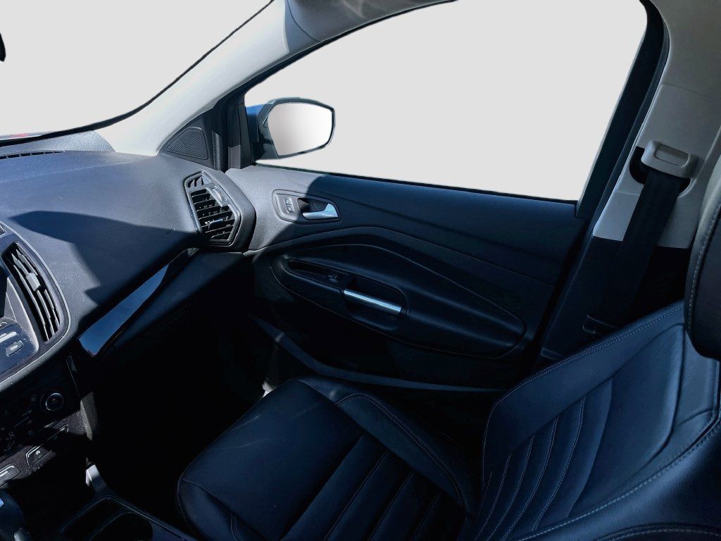 Used 2017 Ford Escape Titanium FWD image 23