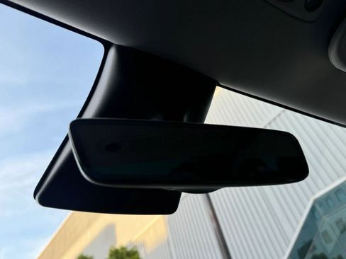 Used 2025 Tesla Model Y Long Range RWD image 35
